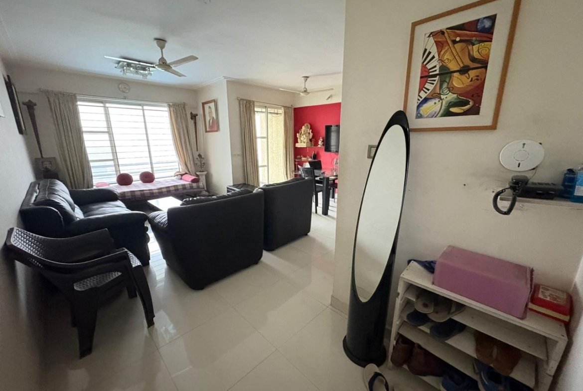 2 BHK resale flat in Comfort Zone