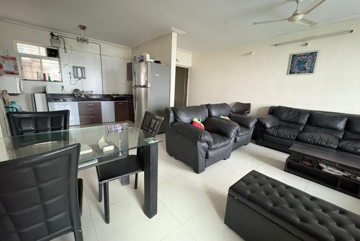 2 BHK resale flat in Comfort Zone