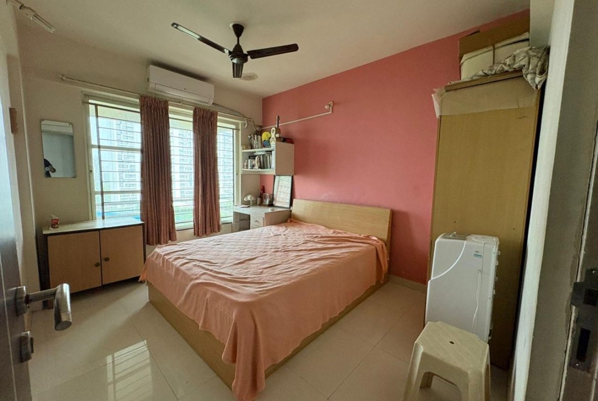 2 BHK resale flat in Comfort Zone