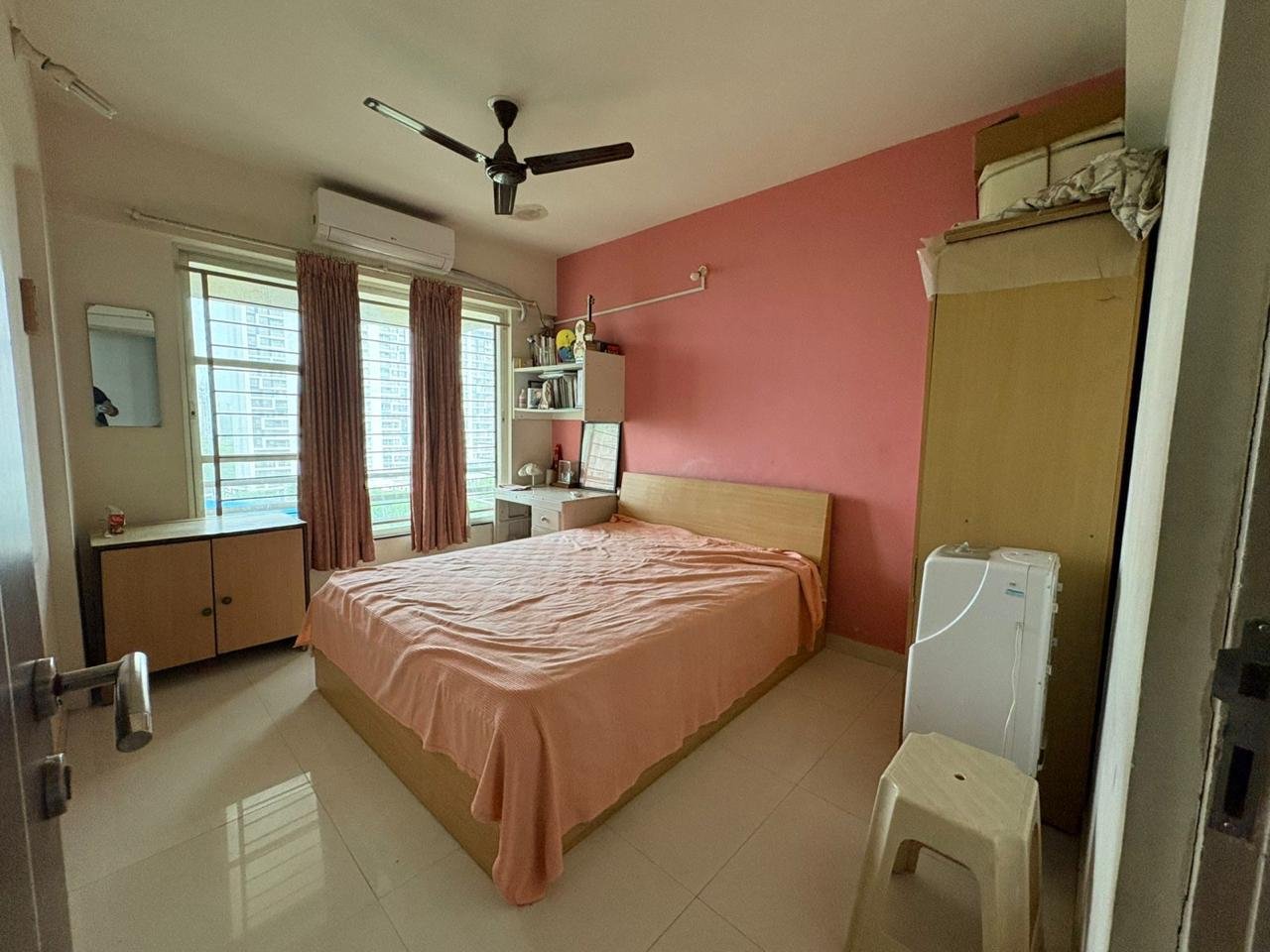 2 BHK resale flat in Comfort Zone