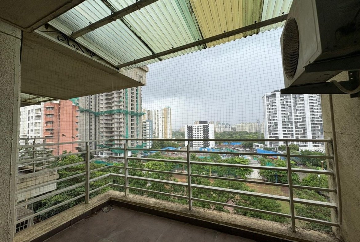 2 BHK resale flat in Comfort Zone