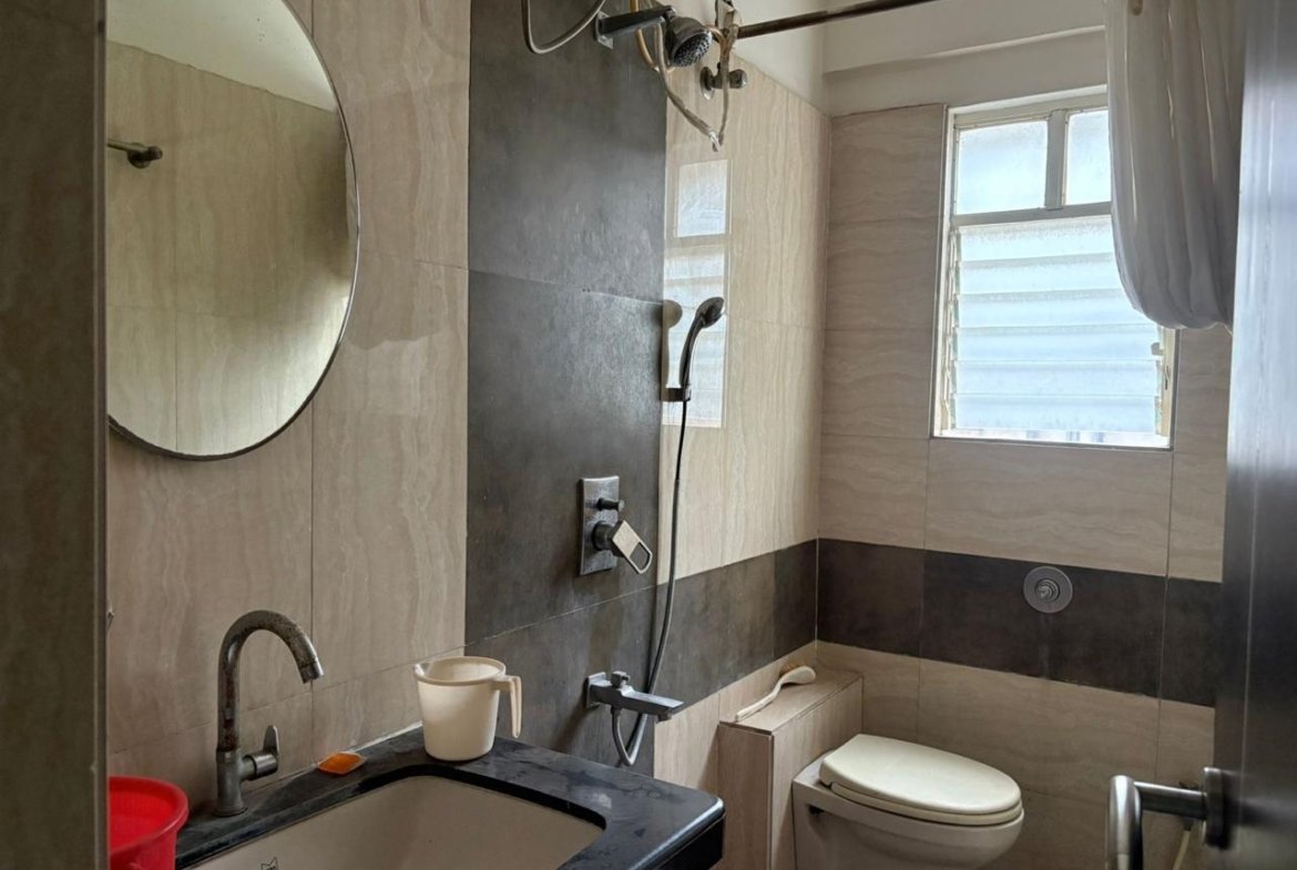2 BHK resale flat in Comfort Zone